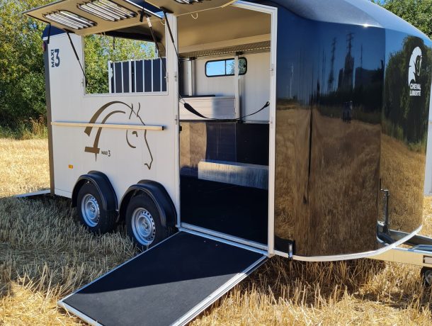 Cheval Liberte Maxi3 Herringbone Horse Trailer - Berkshire County Trailers