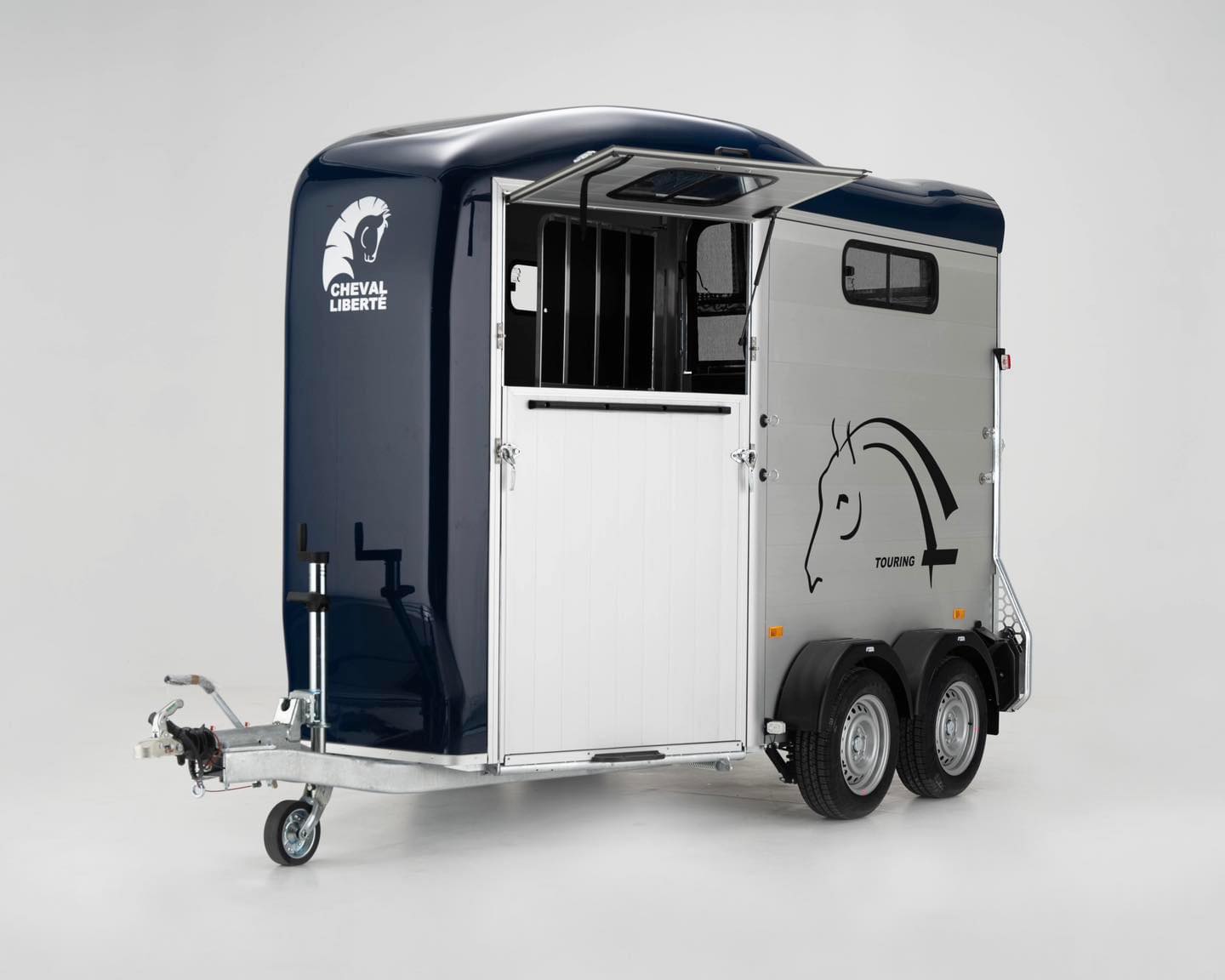Cheval Liberte Touring One Country Horse Trailer With Tack Room - Berkshire County Trailers